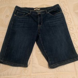Levi Strauss & Co Classic Bermuda Shorts Size 33